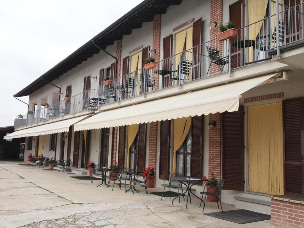 Agriturismo Le Viole Бароло Экстерьер фото
